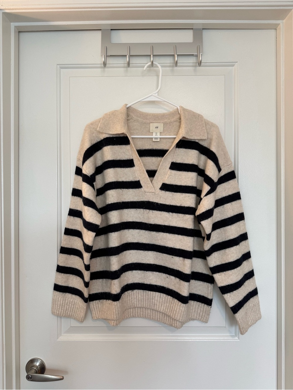 H&M Cream & Black Fine-Knit Collared V-Neck Sweater